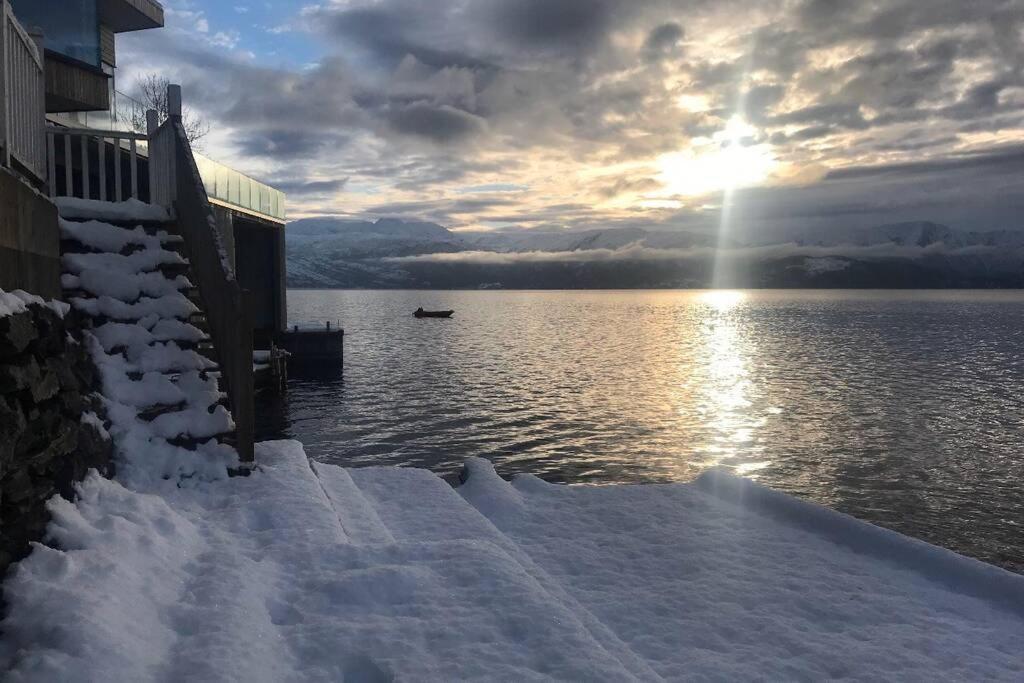 Panoramaresort In Hardangerfjorden Leilighet I Sjokanten Ved Hardangerfjorden For 7 Personer Boat , Sauna,Kajak, Sup For Rent Øystese Esterno foto